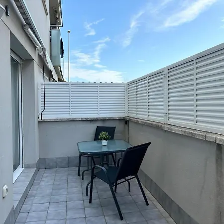 Flores - Familias - Parejas - Parking - Piscina * Lloret de Mar